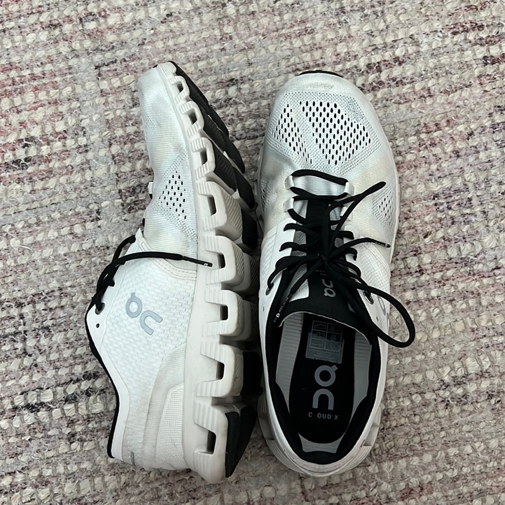 On Cloud X black/white size 11
